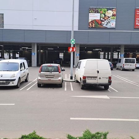 Ferienwohnung Airport 24&24 Car Parking Kischinau Exterior foto
