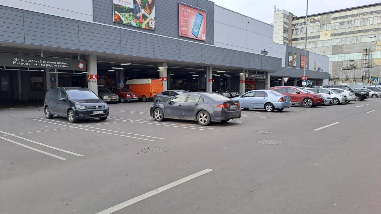 Ferienwohnung Airport 24&24 Car Parking Kischinau Exterior foto